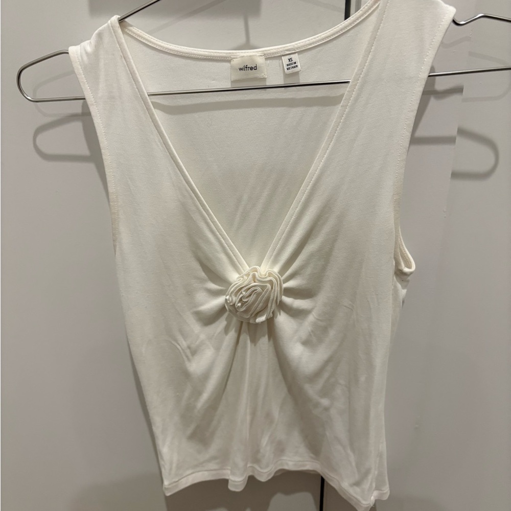 Aritzia Wilfred Cream Sleeveless V-Neck Top with Front Rosette